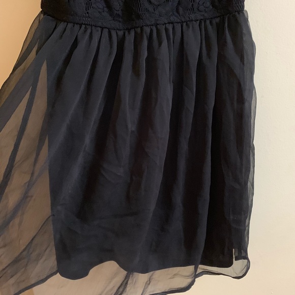 Black lace dress - Picture 3 of 5